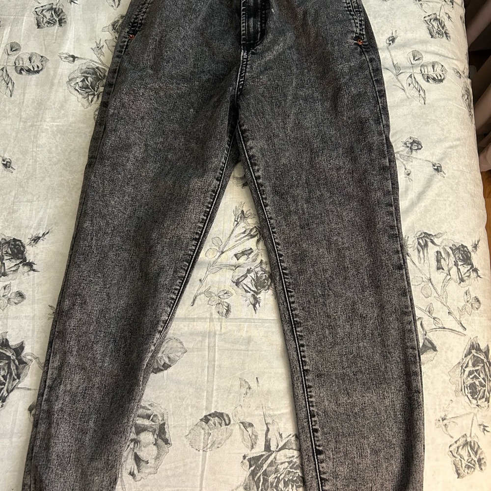 Women's Black Cropped Jeans